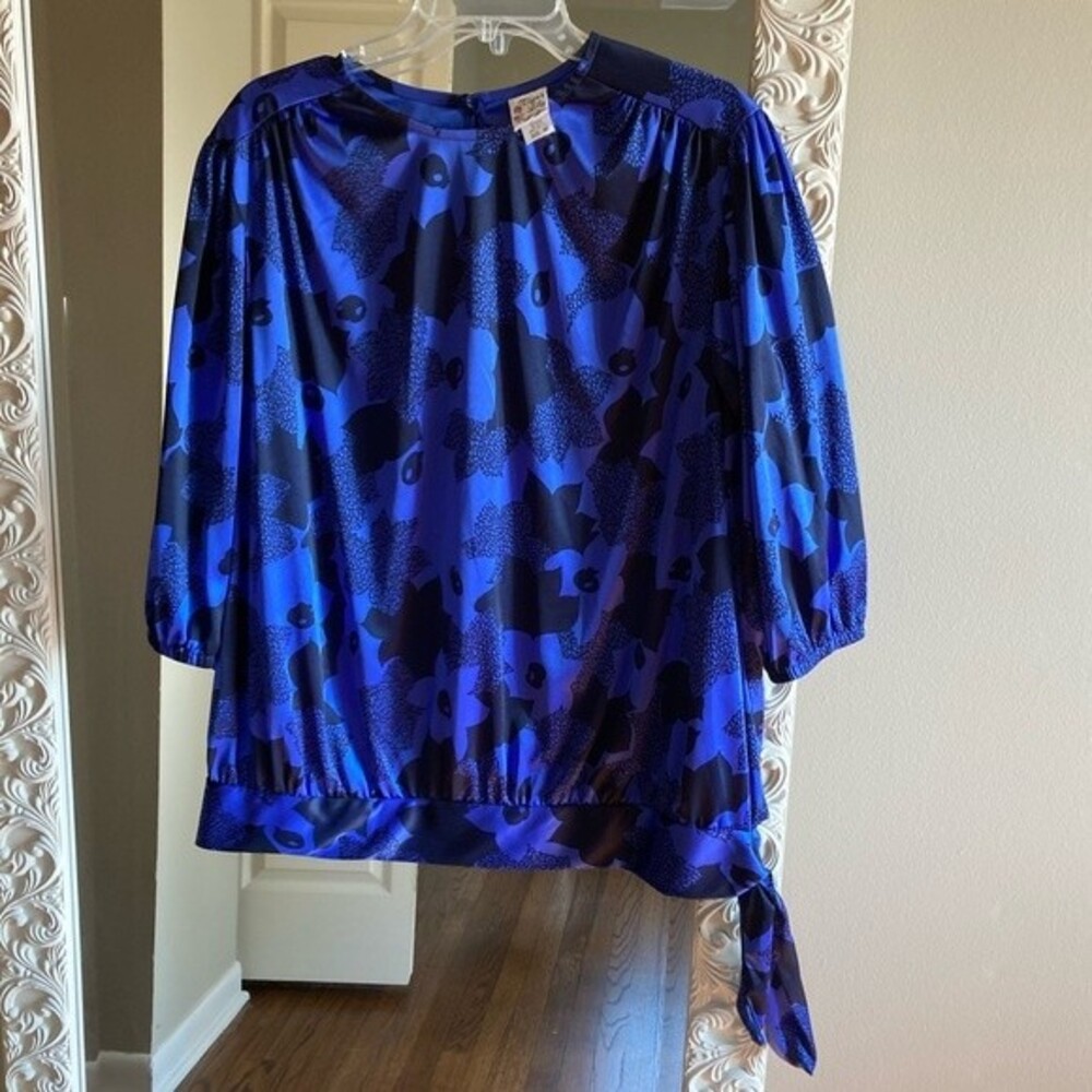 Tiger Lily Vintage Women’s top size 40 (XL). Great used condition!